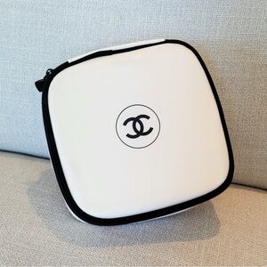 Chanel Beauty White/Cream Cosmetic Pouch /Soft Box